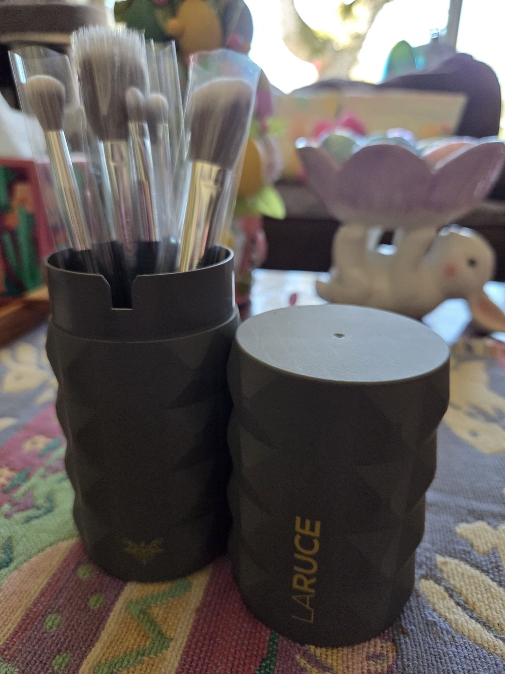 LARUCE Black Makeup Brush Set with Geometric Holder - 7-Piece